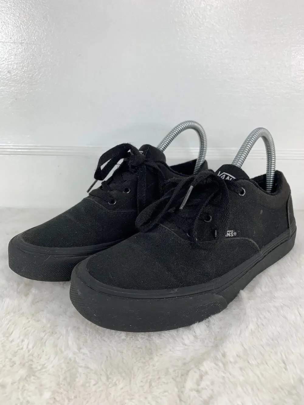 Vans Off The Wall Black Low Lace-Up Canvas Sneakers Youth Size 4